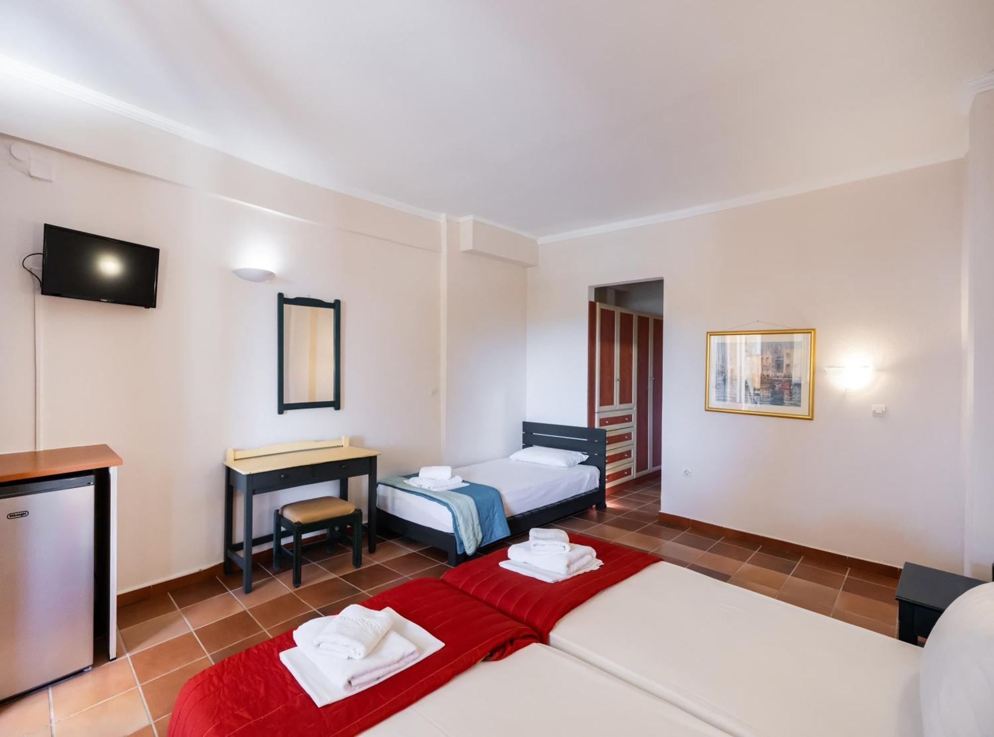 Ionio Hotel Nikiana Esterno foto