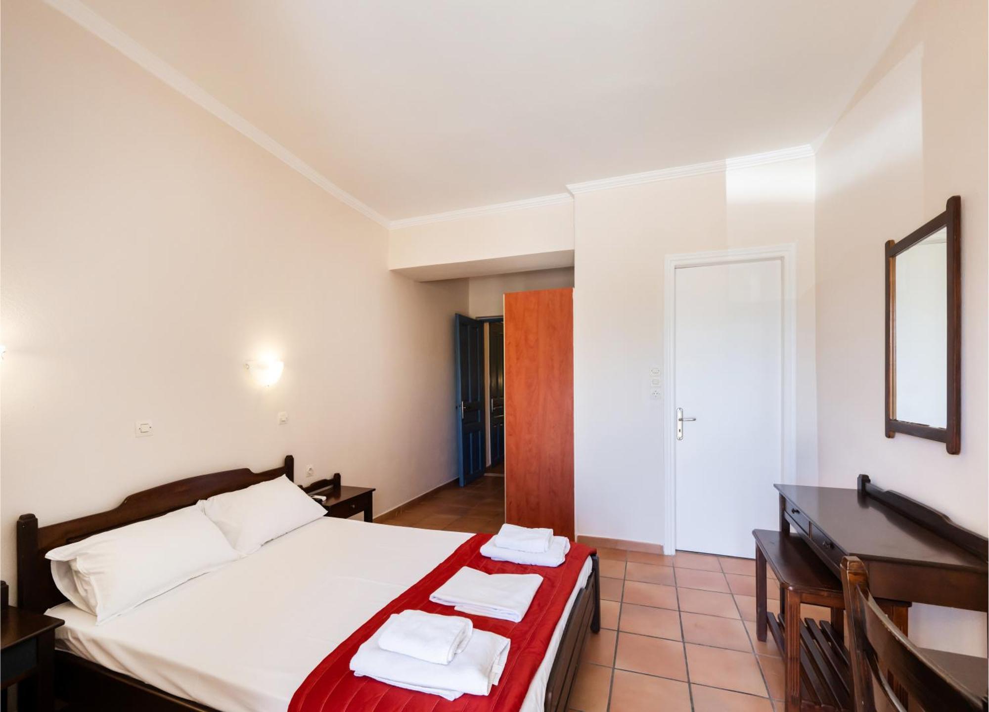 Ionio Hotel Nikiana Esterno foto